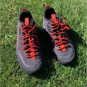 Black diamond approach shoes size 9. Brand new no box. Never been worn.